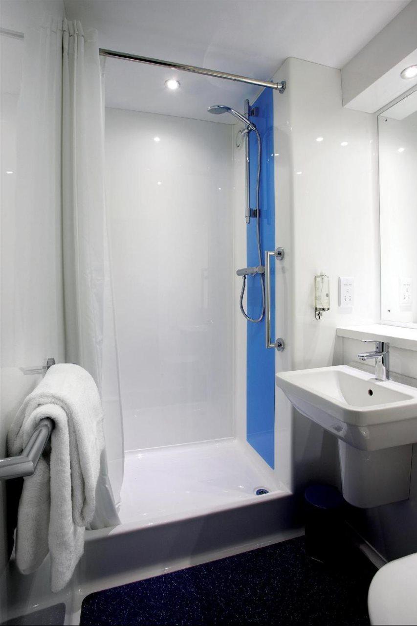 Travelodge Еър Екстериор снимка