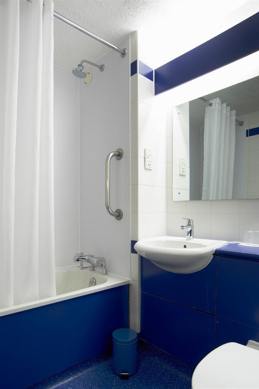 Travelodge Еър Екстериор снимка